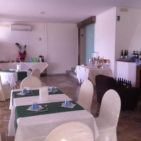 Pineta Ristorante Castello Кава-де-Тиррени