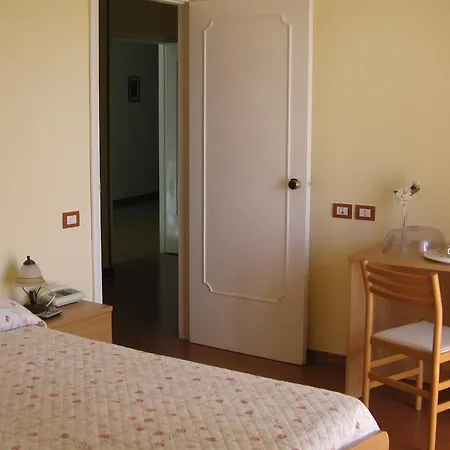 Отель Pineta Ristorante Castello Кава-де-Тиррени