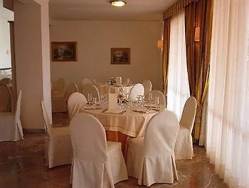 Отель Pineta Ristorante Castello Кава-де-Тиррени