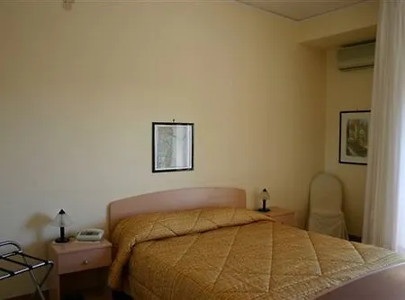 Отель Pineta Ristorante Castello