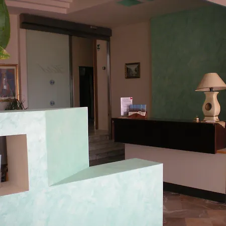 Pineta Ristorante Castello Отель Кава-де-Тиррени
