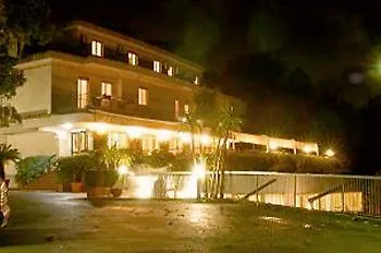 Отель Pineta Ristorante Castello 3*